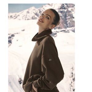 Alo Brown Turtleneck Sweatshirt